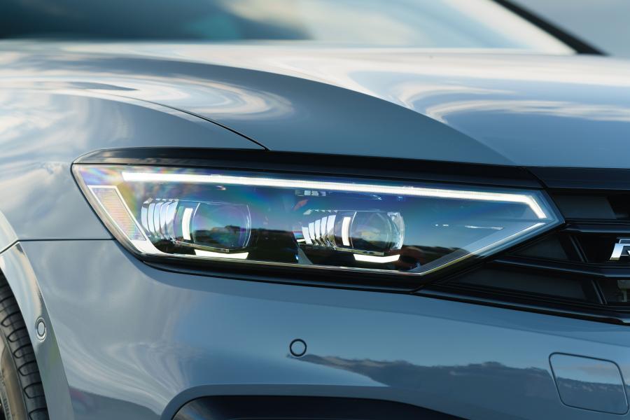 Детали экстерьера Volkswagen Passat Estate R-Line Edition (B8) 2019 года  (UK) (фото 5 из 31)